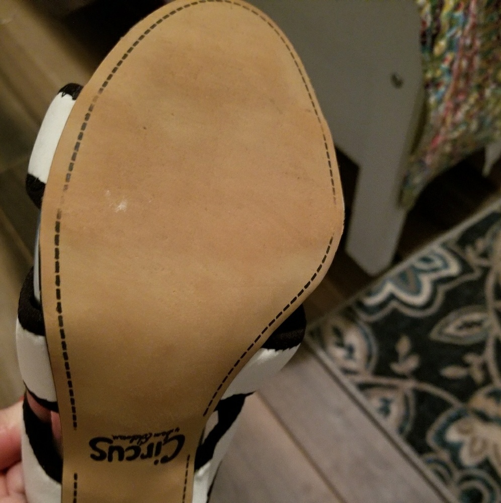 Shoes - Picture 4 of 4
